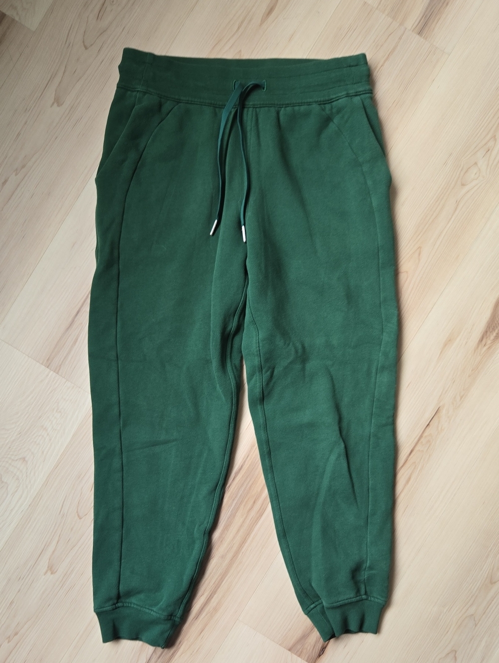 Lululemon Scuba Joggers, Green, Size 6